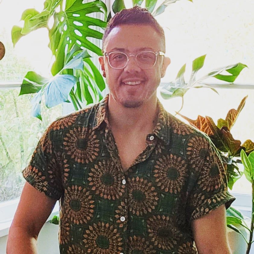 Luca Tashka - Massage, lymphatic drainage, TMJ massage at Uma Clinic in Seattle.